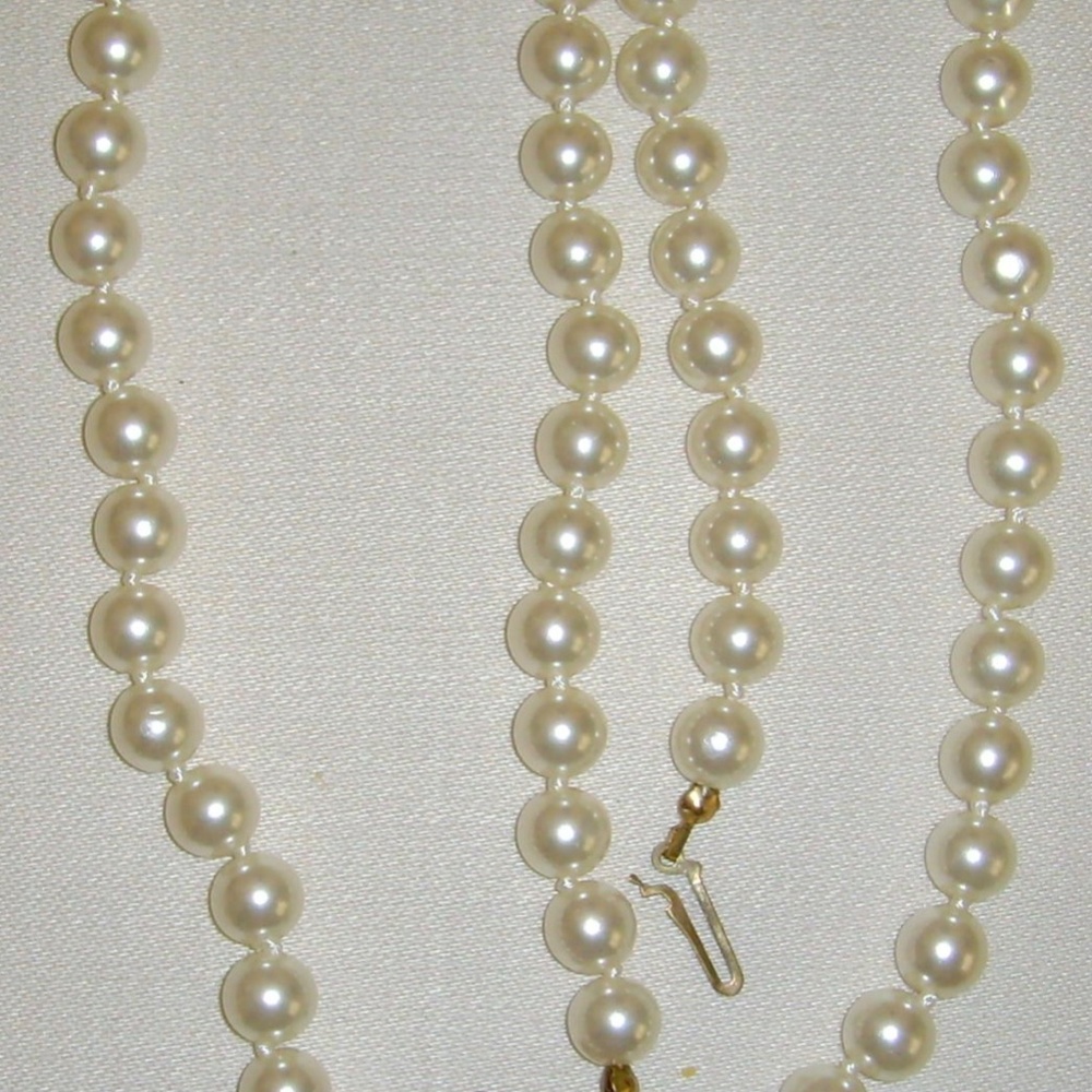 Simulated Single Strand Pearls - Picture 8 of 10